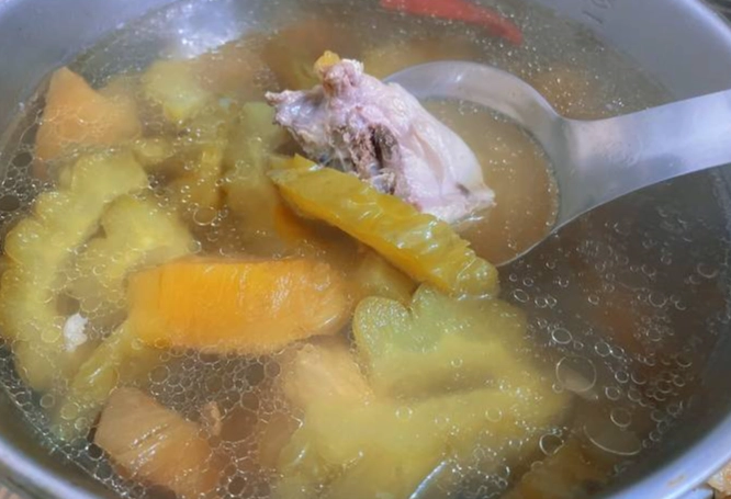 蔭鳳梨苦瓜湯 食譜
