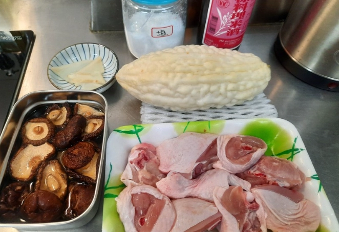 苦瓜雞湯做法 苦瓜雞湯做法