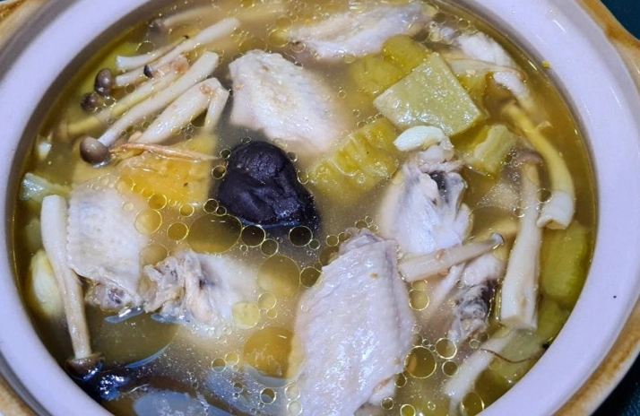 蔭鳳梨苦瓜雞湯食譜 蔭鳳梨苦瓜雞湯食譜