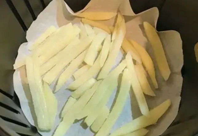 氣炸冷凍薯條要噴油嗎