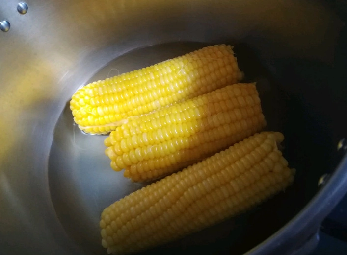 水煮玉米時間