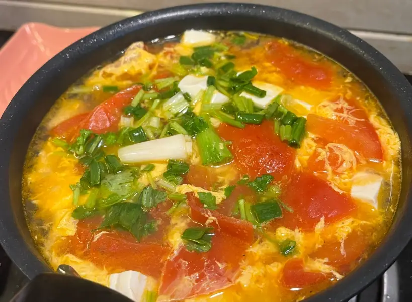 番茄豆腐蛋花湯減肥全攻略：低卡飽足瘦身湯品食譜與原理