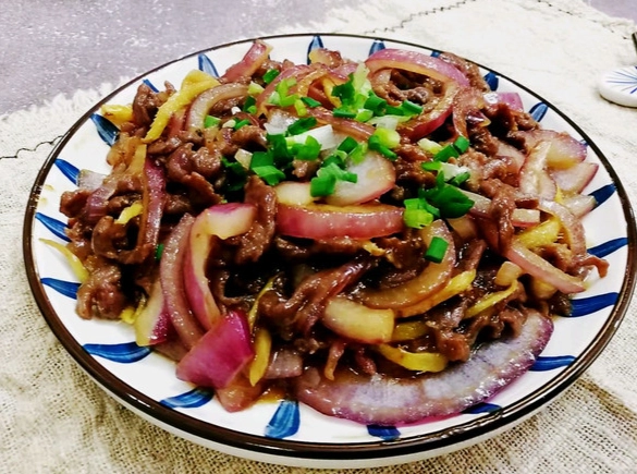 洋蔥炒牛肉食谱