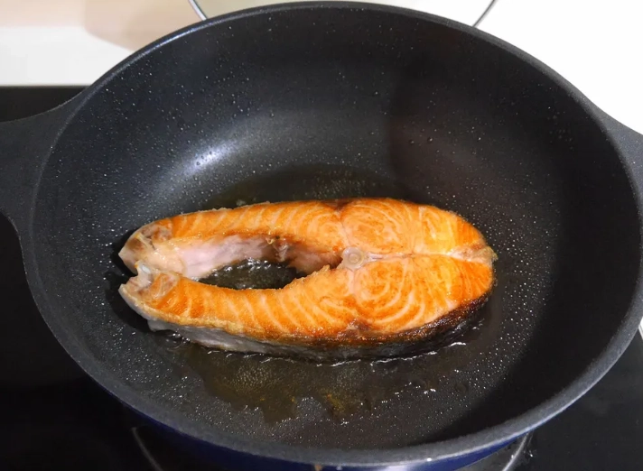 鮭魚怎麼煎