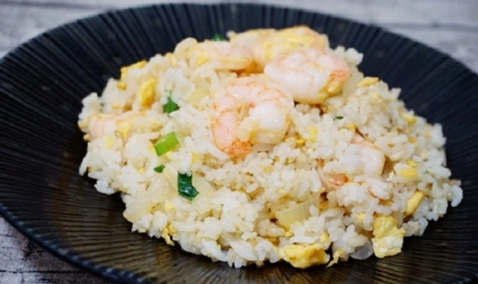 洋蔥蝦仁蛋炒飯