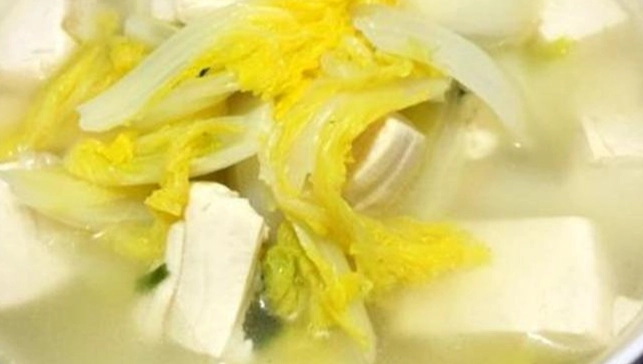 白花椰菜豆腐湯