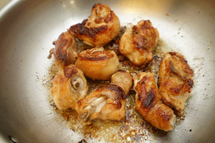 煎雞腿出水