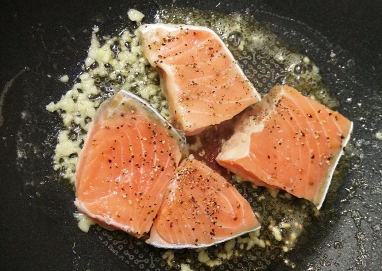 煎鮭魚要退冰嗎