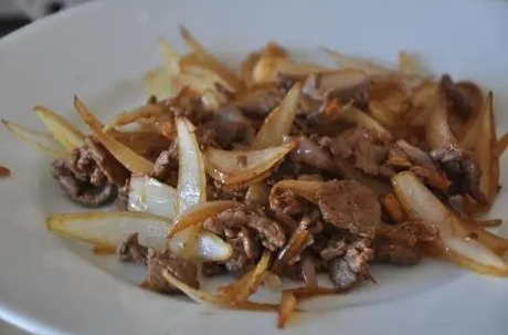 阿基師洋蔥炒牛肉