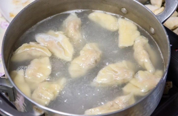 冷凍水餃黏在一起 冷凍水餃黏在一起