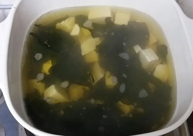 康寶味噌海帶芽豆腐湯